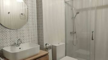Dusche, Whirlpool, Haartrockner, Bidet