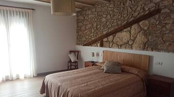 5 Schlafzimmer, Zimmersafe, Bügeleisen/Bügelbrett, Reisekinderbett