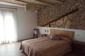 5 Schlafzimmer, Zimmersafe, Bügeleisen/Bügelbrett, Reisekinderbett