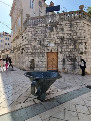 المنطقة المحيطة بالمنشأة