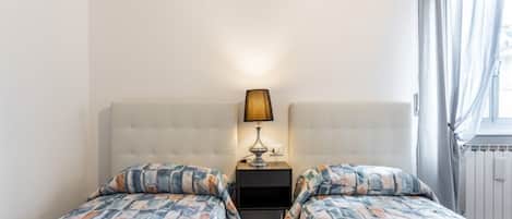 3 habitaciones, tabla de planchar con plancha, wifi y ropa de cama