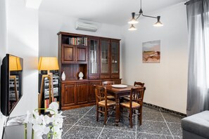 Interior - GuestHost - NEW! La Spezia Modern & Central Apartment x6 (La Spezia)