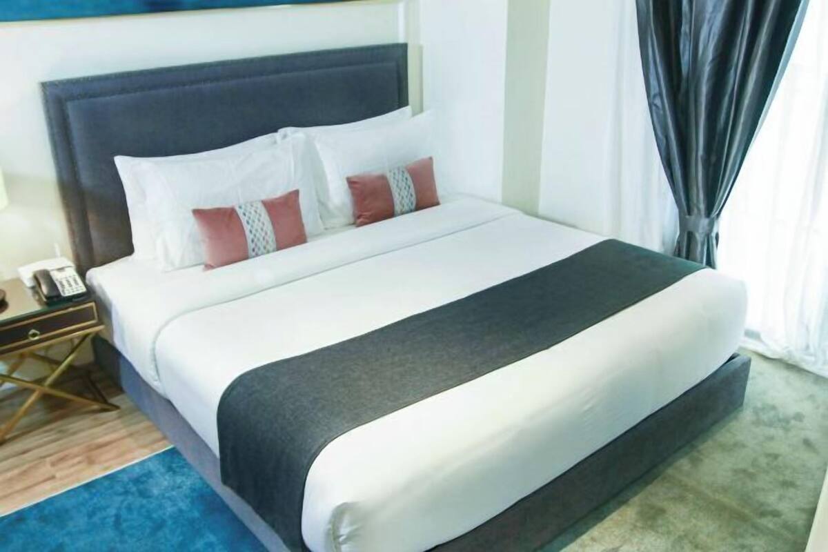 In-room safe, desk, laptop workspace, soundproofing
