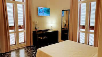 Classic-Doppel- oder -Zweibettzimmer, 1 Queen-Bett | Minibar, Zimmersafe, Schreibtisch, Verdunkelungsvorhänge