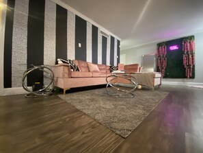 Living area - Houston Ritzy PinUp Nights 2/2.5 Bedroom Townhome (Houston)