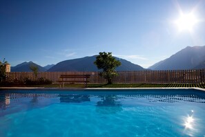 A heated pool - Apartment "Gartenheim Elisabeth" with Mountain View, Shared Pool & Wi-Fi (Scena)