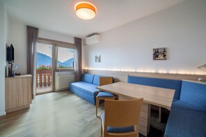 Fernseher, Tischtennisplatte