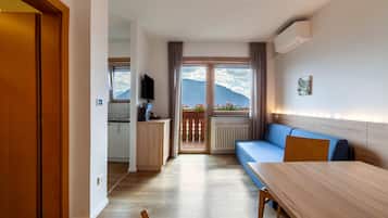 Télévision, table de tennis de table