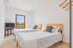 4 slaapkamers, een strijkplank/strijkijzer, gratis wifi, beddengoed