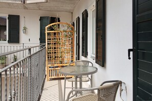 Terrace/patio - Apartment 'Lago di Serraia' with Mountain View, Balcony & Wi-Fi (Baselga di Pinè)