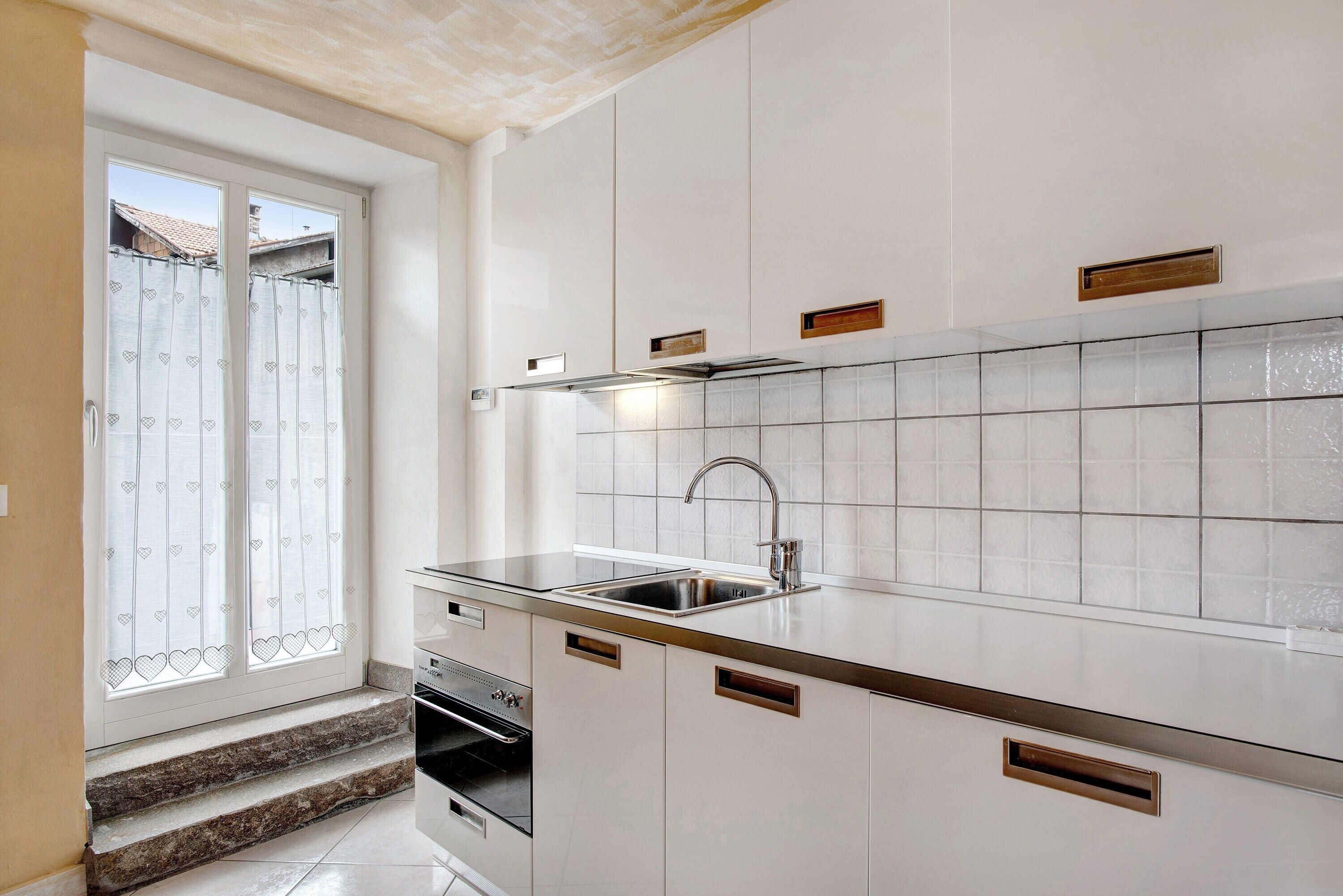 Frigorifero, forno, piano cottura, lavastoviglie