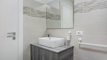 Doccia, asciugacapelli, asciugamani