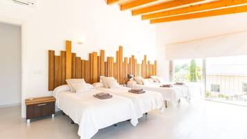 4 bedrooms, iron/ironing board, free WiFi, bed sheets