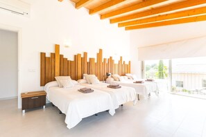 4 chambres, fer et planche à repasser, Wi-Fi gratuit, draps fournis