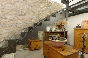 Interior - Apartment Al Segnavento Montese with Pool, Garden, and Wi-Fi (Toscolano Maderno)