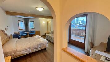 Deluxe-Doppelzimmer | Minibar, Zimmersafe, Schreibtisch, Reisekinderbett