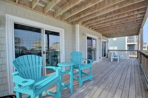Terrace/patio - Beyond the Sea: Oceanview - Pool, Elevator, Dock, Beach Access (North Topsail Beach)
