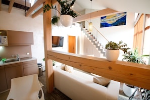 Departamento superior | Ropa de cama hipoalergénica, camas con efecto memoria y minibar 
