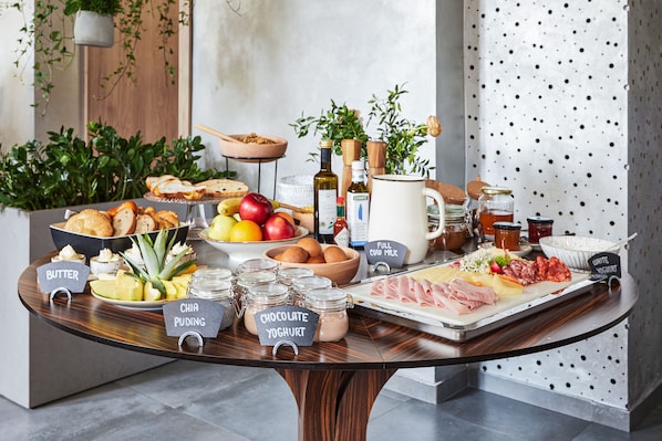 Free daily full breakfast