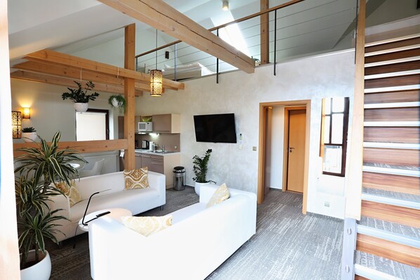 Departamento superior | Sala de estar | Televisión LED de 51 pulgadas con canales por cable y televisión