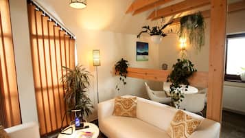 Televisión LED, piso con calefacción, oficina