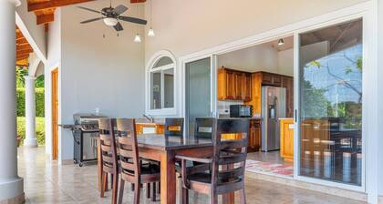 3 bedrooms-sleeps 7. Ocean views. Ojochal.