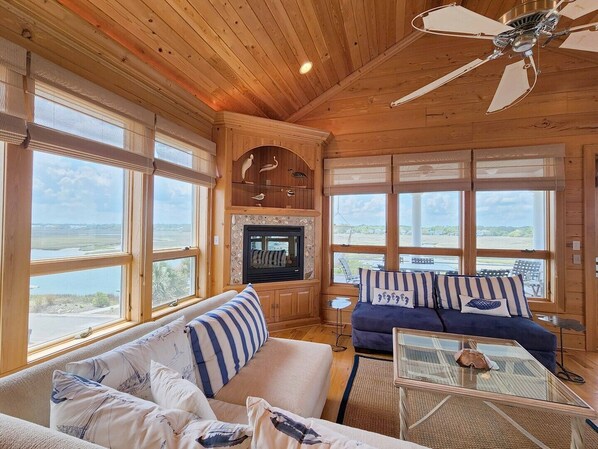 Smart TV, table tennis