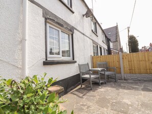 Cottage | Balcony - Afallon Cottage (Rhyl)