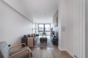 Apartment | Living area | Smart TV, Netflix, streaming services - The Camden Apartment (London)