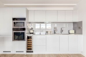 Apartment | Private kitchen | Fridge, stovetop, coffee/tea maker, electric kettle - The Camden Apartment (London)