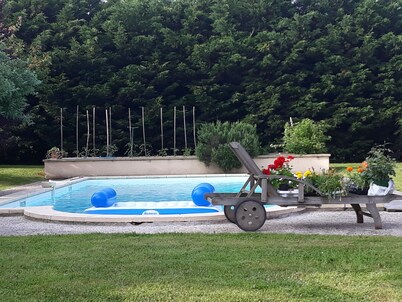 1h15 from Paris A6 farmhouse with garden Swimming pool - family - Pets accepted