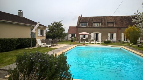 1h15 from Paris A6 farmhouse with garden Swimming pool - family - Pets accepted