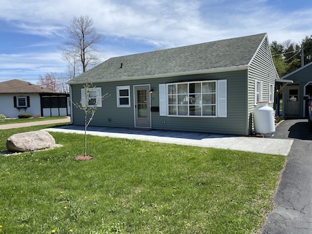 Exterior. Hidden gem, 2BR-2 Living, quiet neighborhood