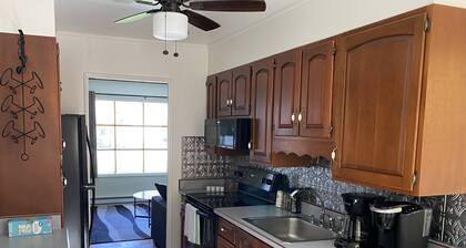 Hidden gem, 2BR-2 Living, quiet neighborhood