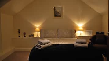 Chambre Double (Upstairs Room) | Draps fournis