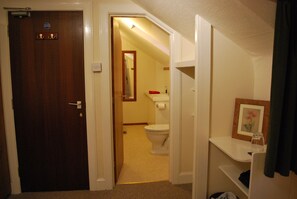 Double Room (Upstairs Room) | Bed sheets - Doric House (Inverness)