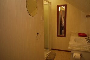 Double Room (Upstairs Room) | Bathroom - Doric House (Inverness)