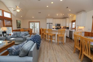 TV, caminetto, lettore DVD