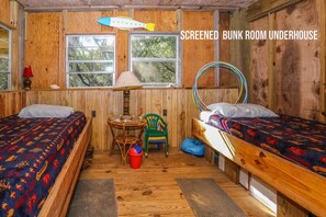 3 bedrooms, desk, WiFi, bed sheets - Tara - Enjoy easy beach access from this Traditional 3 BR Beach Cottage in Southern Shores (Southern Shores)