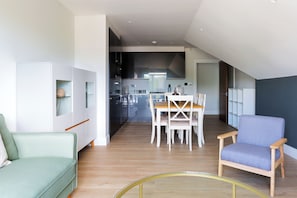 Apartment | In-room dining - Elegant 2 Bed Flat with Balcony in Finchley (London)