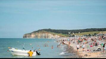 Plage à proximité, chaises longues
