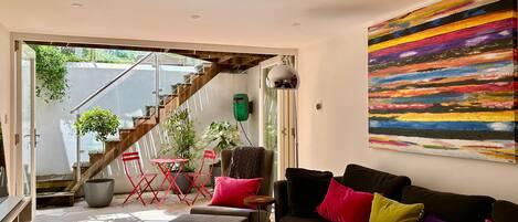 TV, fireplace, DVD player, books