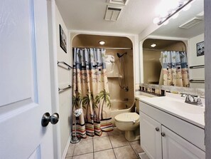 Bruser, hårtørrer, håndklæder