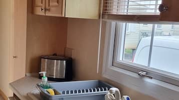 Apartment, Multiple Beds | Private kitchen | Fridge, microwave, oven, stovetop