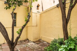 Property grounds - Self-contained beach house in Sardinia, 5 minutes from the beach (Quartu Sant'Elena)