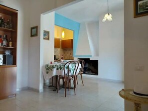 Dining - Self-contained beach house in Sardinia, 5 minutes from the beach (Quartu Sant'Elena)