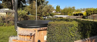 Vacation home in Ketzin for 4 people directly on the water, hot tub, rental boat....