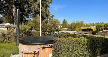Vacation home in Ketzin for 4 people directly on the water, hot tub, rental boat....