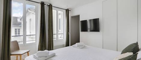 2 bedrooms, iron/ironing board, travel cot, WiFi