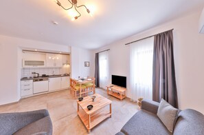 42-inch LCD TV with premium TV channels, TV - Thomas Suites Datca (Datça)